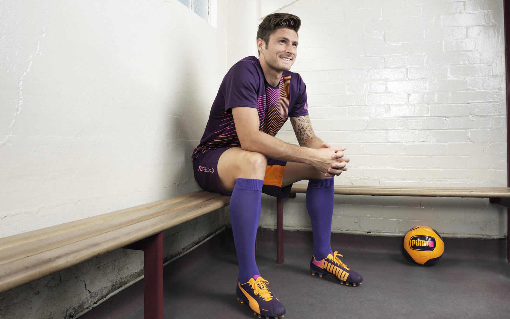 DBGame-北欧铁骑粉碎大黄蜂,东亚新王闪耀世纪对决—现代足球的多元交响曲