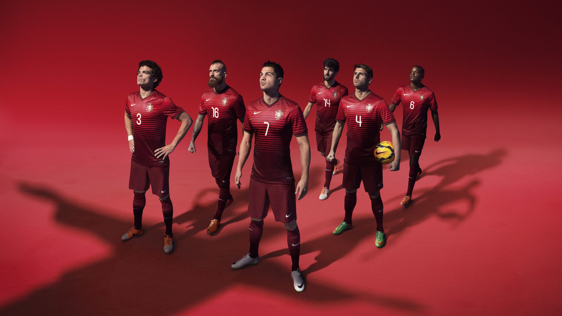 北欧铁骑粉碎大黄蜂，东亚新王闪耀世纪对决—现代足球的多元交响曲