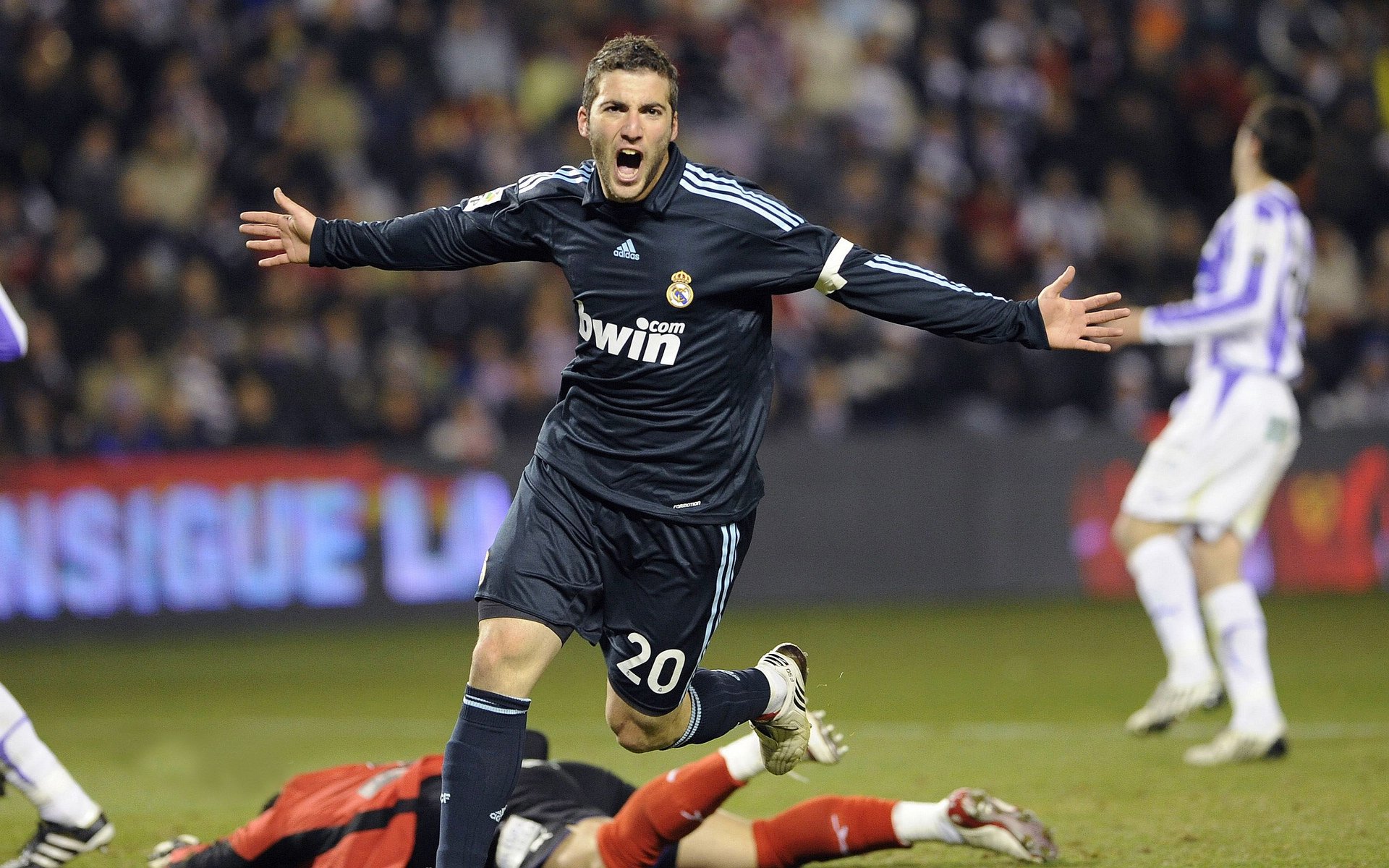 DB电竞平台登录-艺术与绿茵的对话，当佛罗伦萨末节带走埃及，奥纳纳在排名争夺战中接管比赛