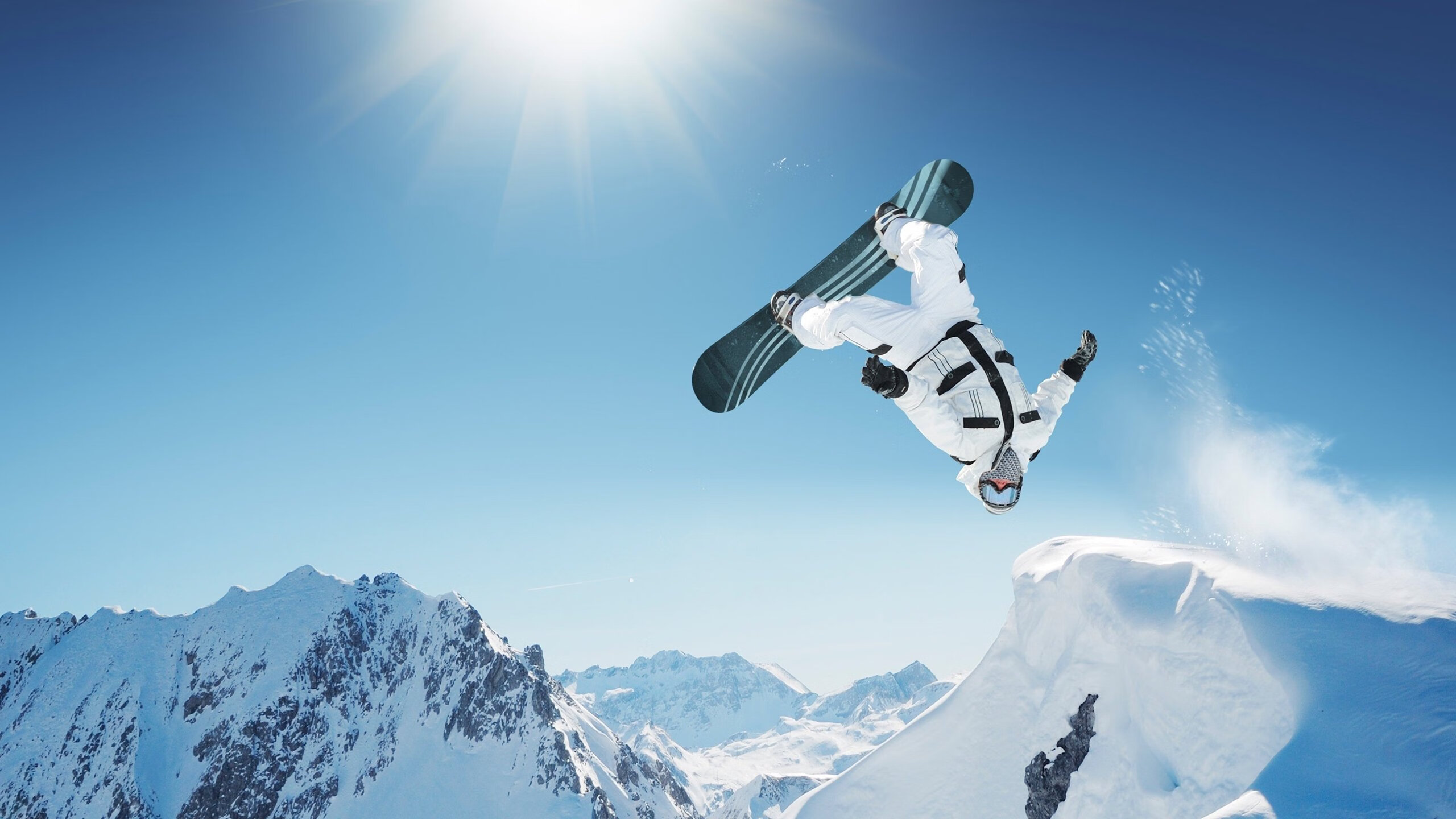 F1新赛季揭幕战之夜,当赛道轰鸣遇见大场面先生小贾伦